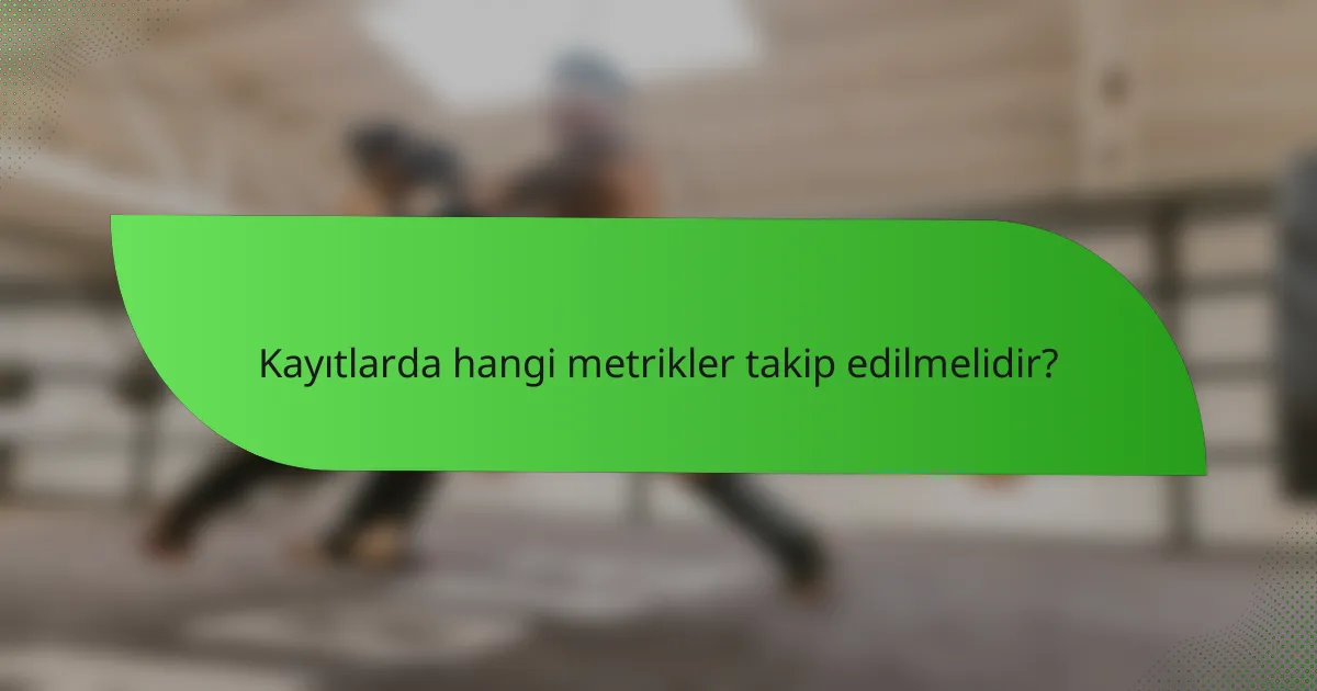 Kayıtlarda hangi metrikler takip edilmelidir?